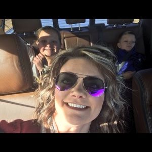 Meet your Posher, Sidni